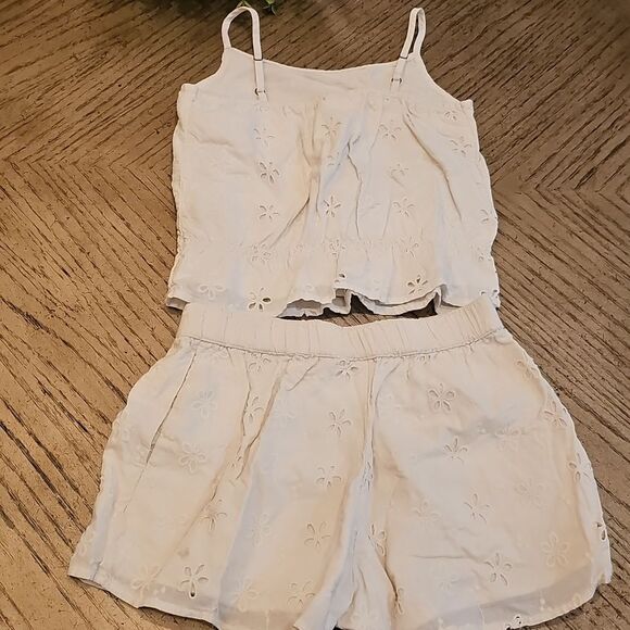 White Eyelet Crop Top and Shorts Set Size 7/8 Abercrombie - Picture 11 of 14